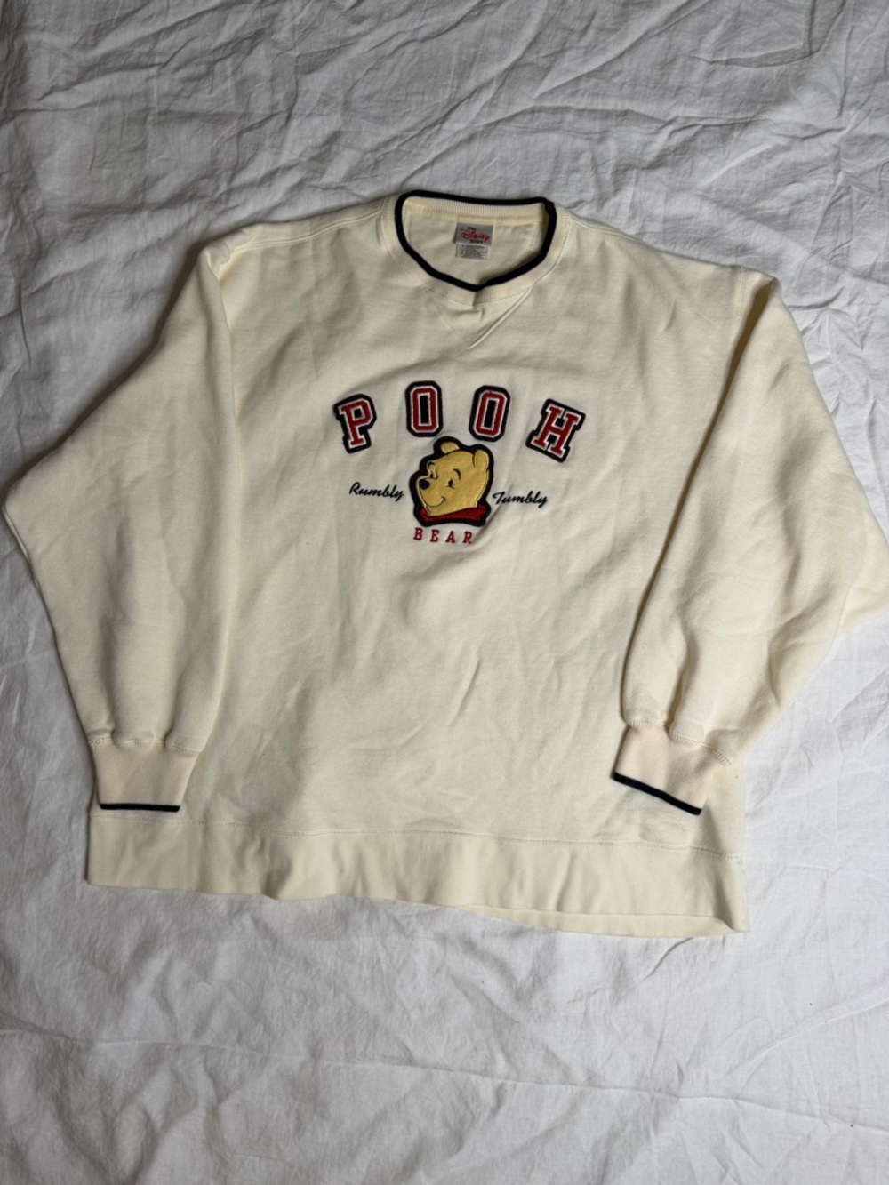 Vintage 90s Disney Store Winnie the Pooh Embroidered Sweatshirt XL
